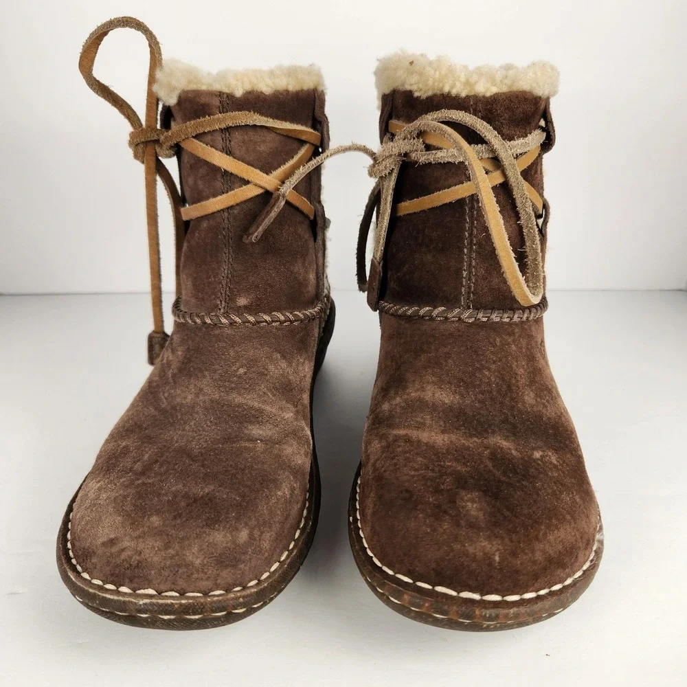 Ugg Cove Women's Brown Suede Slip-On Winter‎ Comfy Boots Size 7